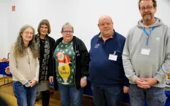 Mitglieder des ehren- und hauptamtlichen Teams der Arbeitsgemeinschaft, von links nach rechts: Christina D'Onófrio, Angela Ströter, Ingrid Graumann, Burkhard Breidenbach und Michael Seifert. 