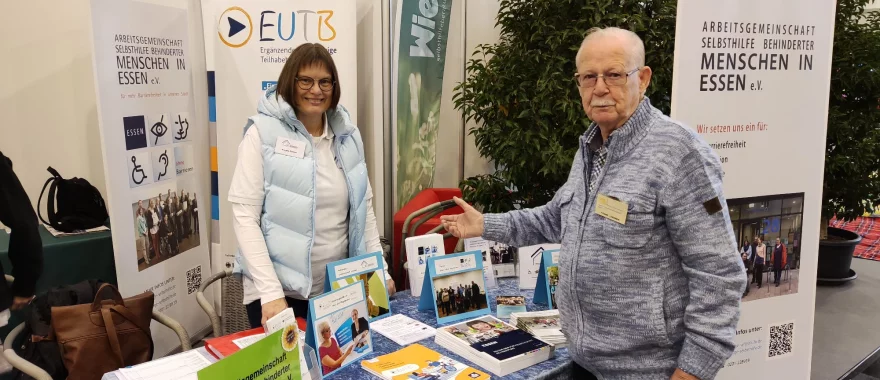 Alle erfordelichen Flyer und Süßigkeiten sind ausgelegt